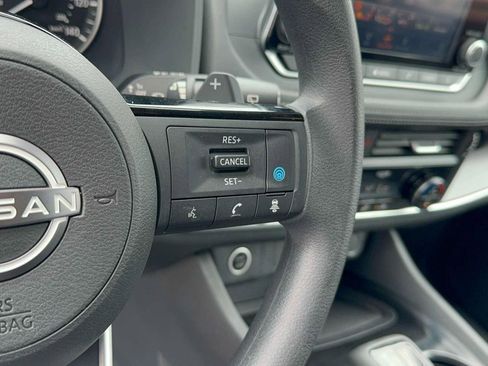 Used 2023 Nissan Rogue SV image 25
