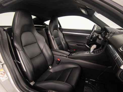 Used 2024 Porsche 718 Cayman GTS RWD image 29
