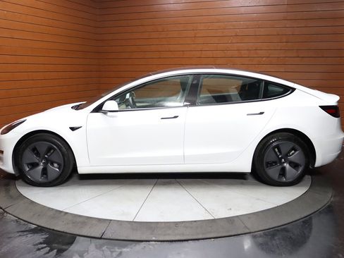 Used 2023 Tesla Model 3 Standard Range image 8