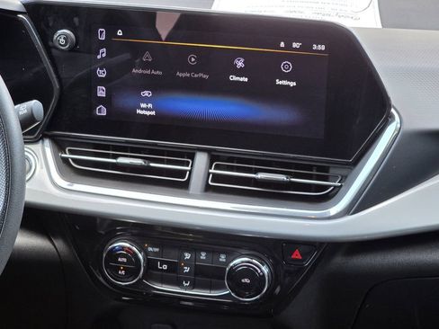 Used 2025 Chevrolet Trax LT FWD image 17
