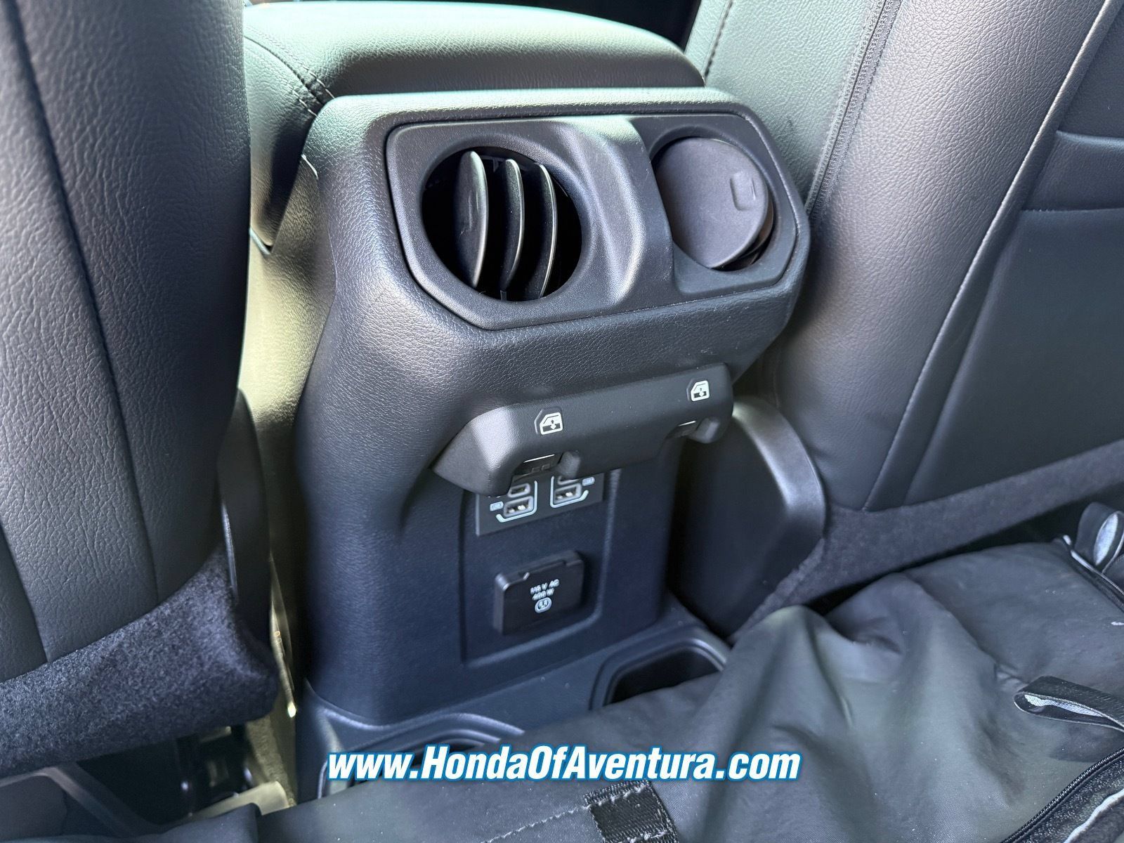 Used 2023 Jeep Gladiator Rubicon w/ LED Lighting Group AWD/4WD image 14