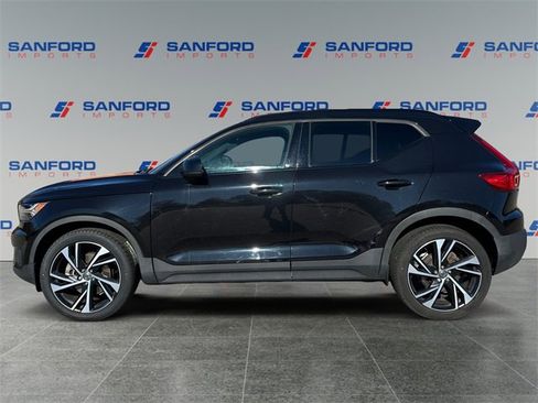 Used 2021 Volvo XC40 T5 R-Design w/ Climate Package image 2