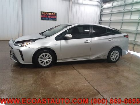 Used 2019 Toyota Prius LE image 5