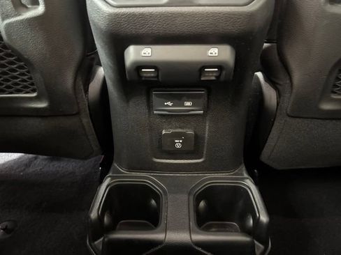 Used 2018 Jeep Wrangler Unlimited Rubicon AWD/4WD image 13