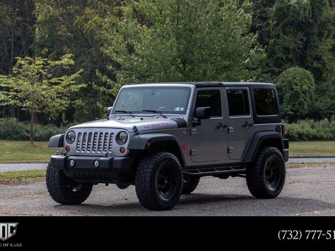 Used 2013 Jeep Wrangler Unlimited Rubicon w/ Connectivity Group AWD/4WD image 1