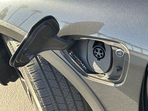 Used 2023 Porsche Taycan 4S image 9