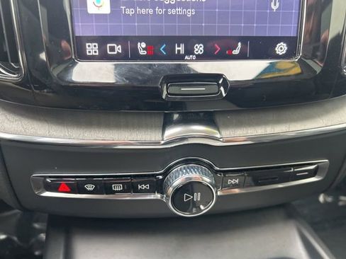 Certified 2025 Volvo XC60 B5 Plus image 25