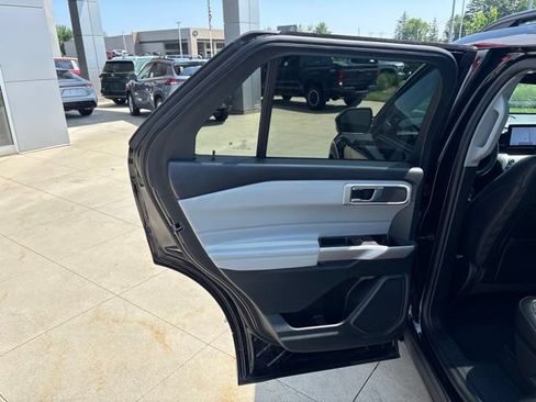 Used 2023 Ford Explorer XLT w/ Equipment Group 202A AWD/4WD image 30