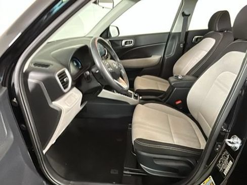 Used 2026 Hyundai Venue SEL FWD image 11