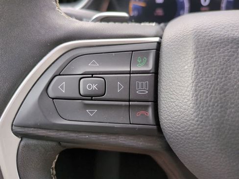 Used 2025 Jeep Grand Cherokee Altitude image 23