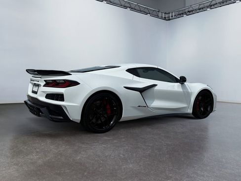 Used 2025 Chevrolet Corvette Z06 w/ Stealth Interior Trim Package RWD image 3