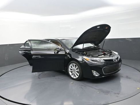 Used 2013 Toyota Avalon Limited image 38