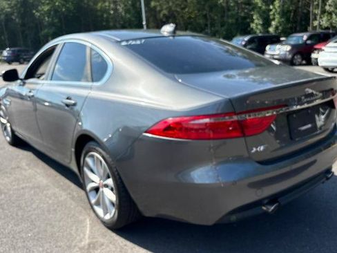 Used 2018 Jaguar XF Premium AWD/4WD image 2