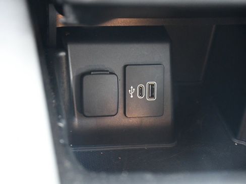 Used 2025 Ford Explorer Active image 32