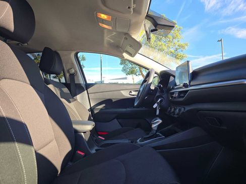 Used 2021 Kia Forte LXS image 11