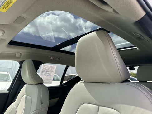 Certified 2025 Volvo XC40 B5 Ultra w/ Climate Package image 35