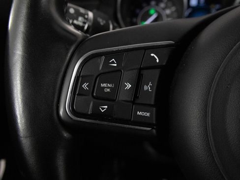 Used 2018 Jaguar E-PACE S image 27