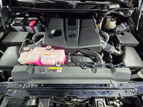 Used 2022 Toyota Tundra SR5 w/ TRD Off-Road Package image 14