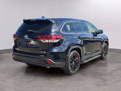 Used 2019 Toyota Highlander SE