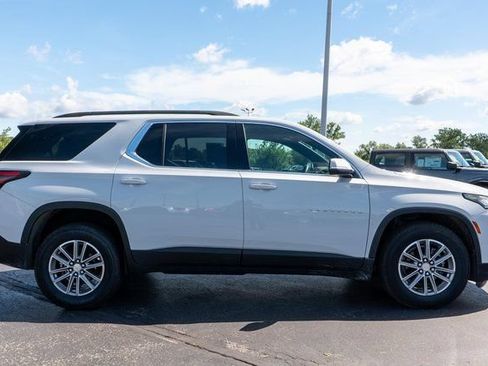 Used 2023 Chevrolet Traverse LT AWD/4WD image 5