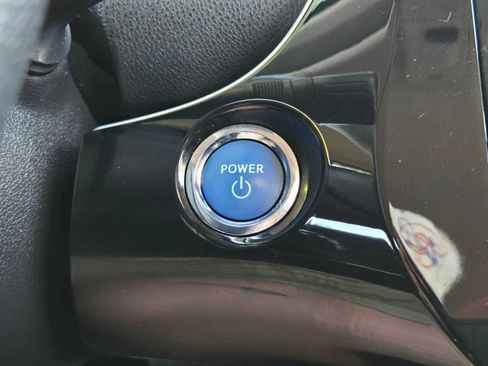 Used 2019 Toyota Prius LE AWD/4WD image 30