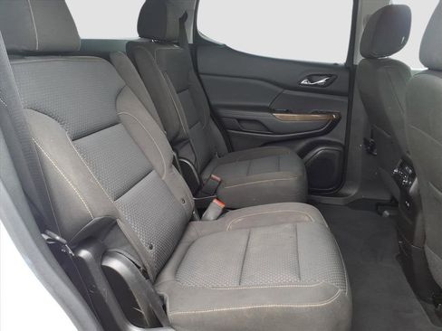 Used 2023 GMC Acadia SLE image 9