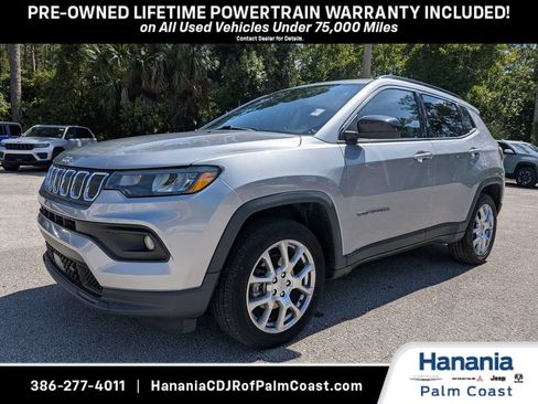 Used 2022 Jeep Compass Latitude w/ Sun and Sound Group AWD/4WD image 7