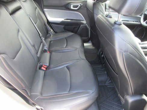 Used 2024 Jeep Compass Latitude w/ Sun and Sound Group AWD/4WD image 18
