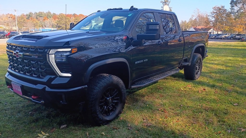 Used 2024 Chevrolet Silverado 2500 ZR2 AWD/4WD image 3