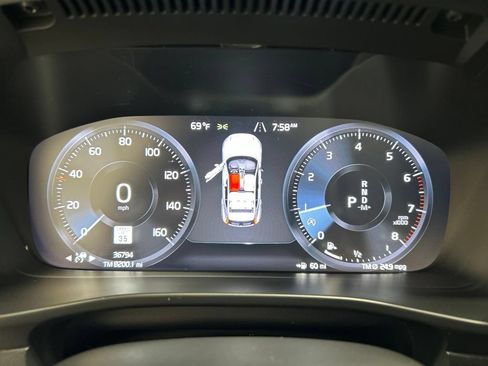 Used 2019 Volvo XC40 T5 Momentum AWD/4WD image 18