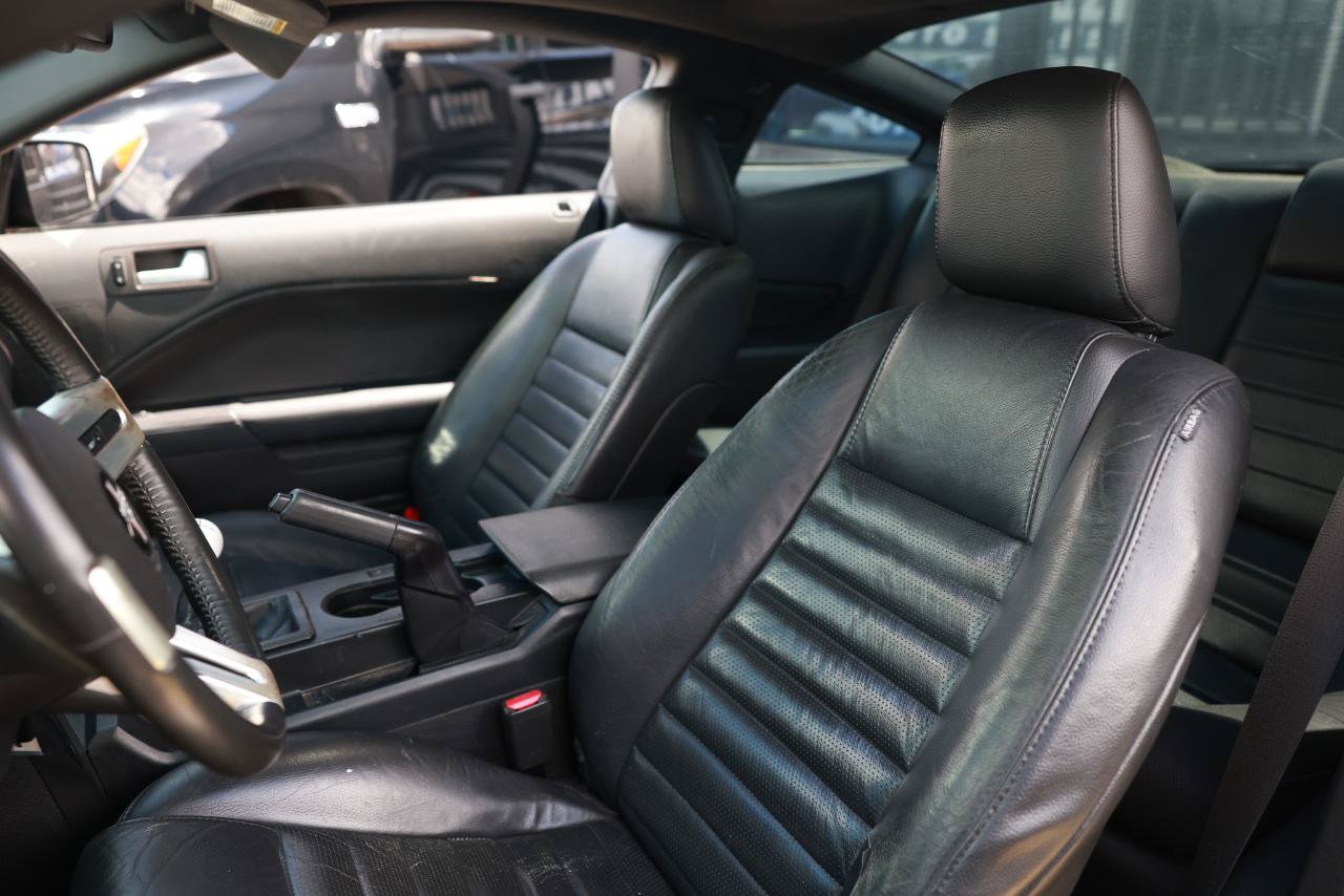 Used 2009 Ford Mustang Convertible RWD image 6