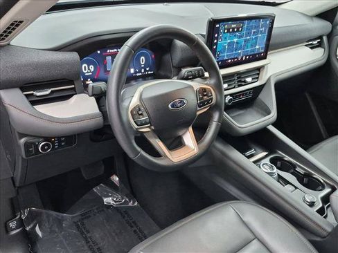Used 2025 Ford Explorer Active w/ Active Comfort Package RWD image 10