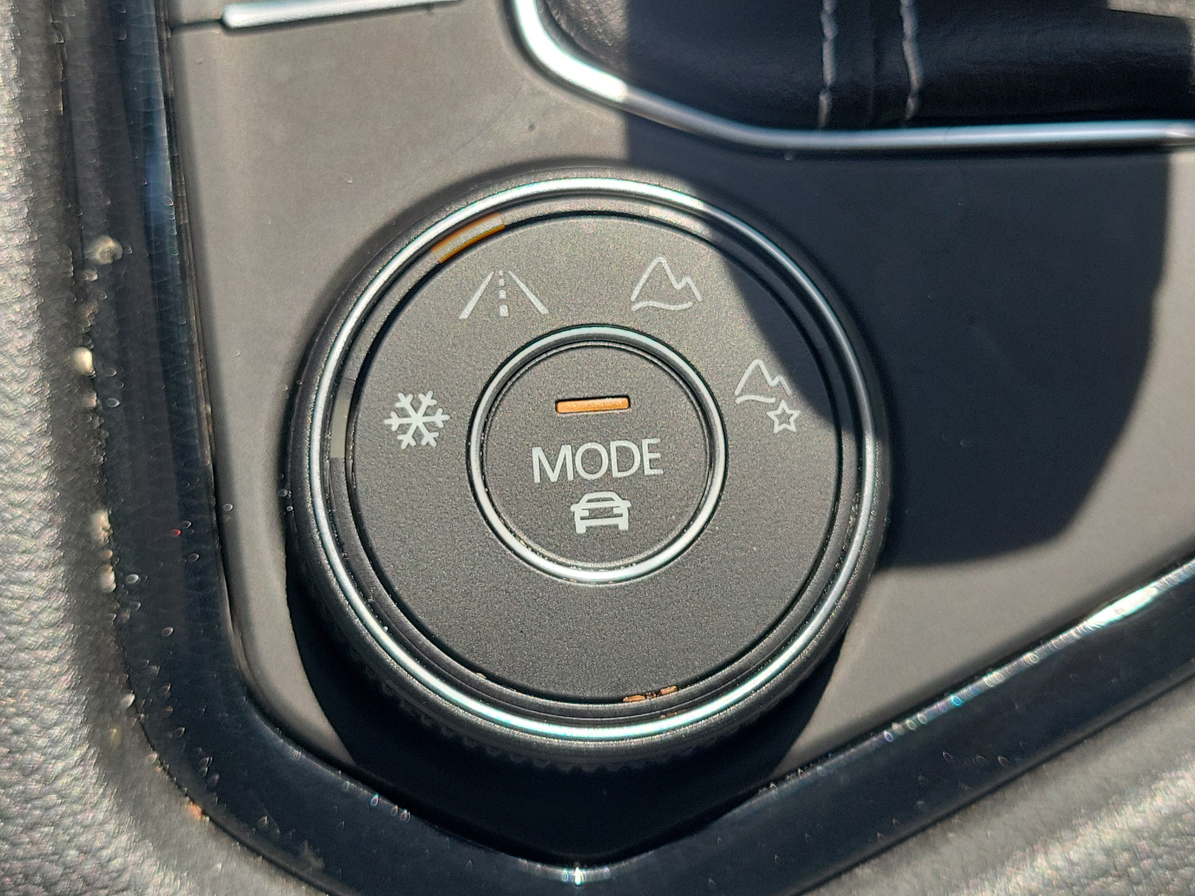 Used 2025 Volkswagen Taos SE AWD/4WD image 25