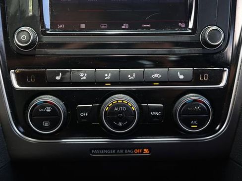 Used 2017 Volkswagen Passat 1.8T R-Line FWD image 34