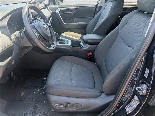 Used 2025 Toyota RAV4 XLE FWD image 21