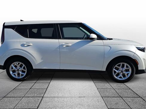 Used 2024 Kia Soul LX w/ Option Group 015 FWD image 4