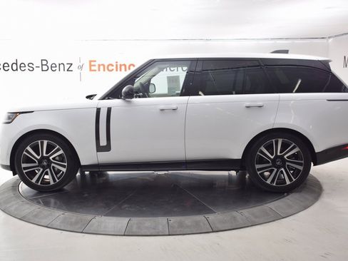 Used 2023 Land Rover Range Rover SE image 3