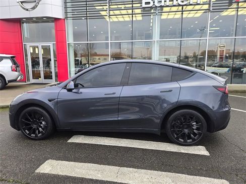 Used 2020 Tesla Model Y Long Range image 11
