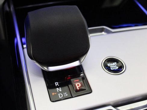 Certified 2025 Land Rover Range Rover SE AWD/4WD image 38