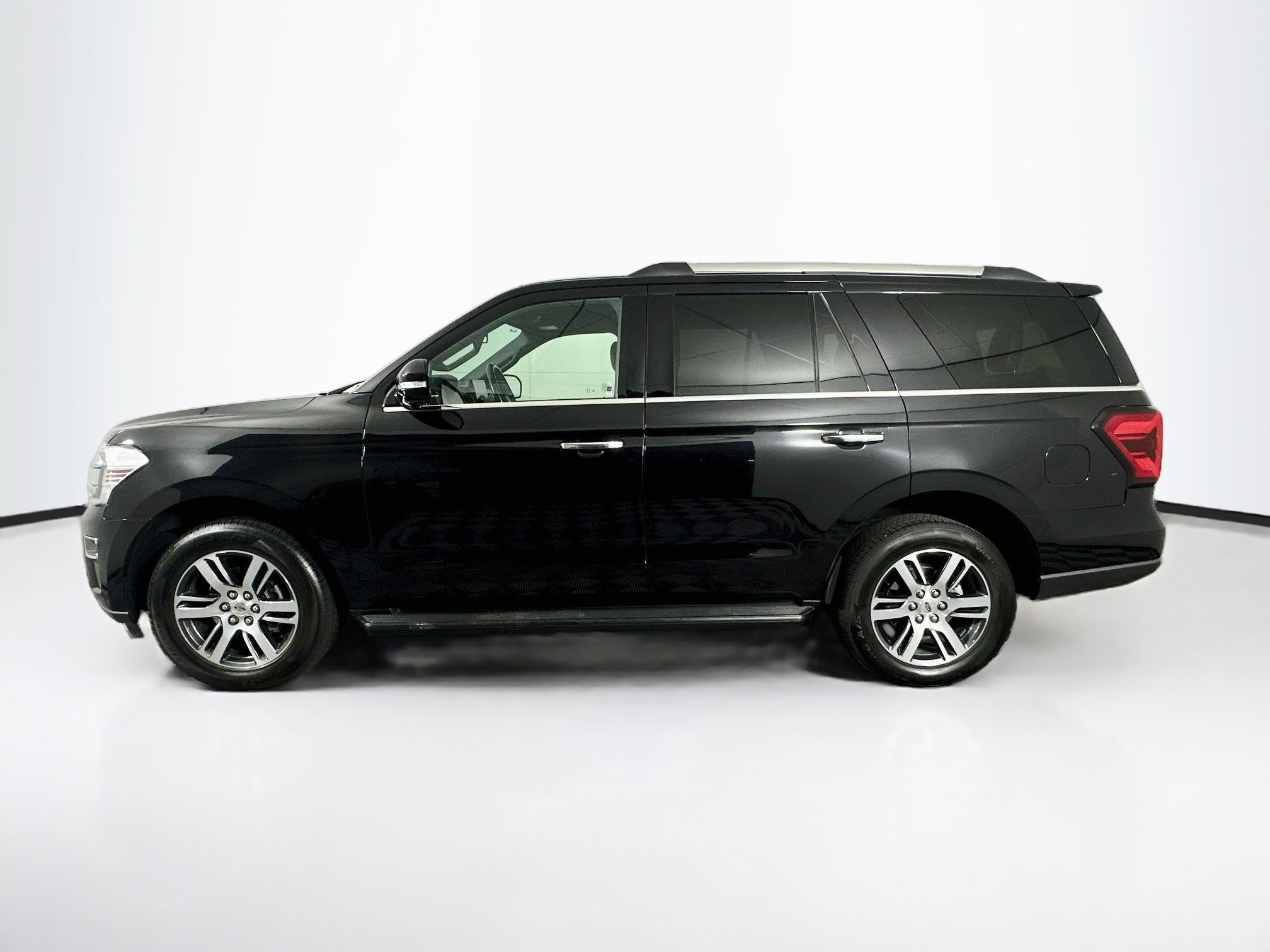 Used 2024 Ford Expedition Limited RWD image 4