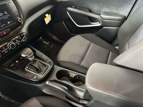 Used 2025 Kia Soul S image 21