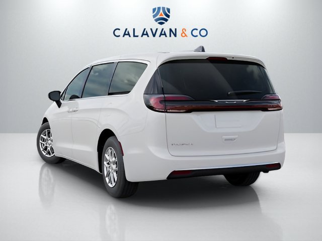 New 2027 Chrysler Pacifica Select FWD image 3