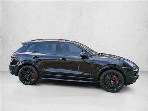 Used 2014 Porsche Cayenne Turbo image 4