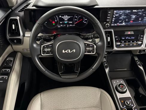 Used 2023 Kia Sorento EX AWD/4WD image 14