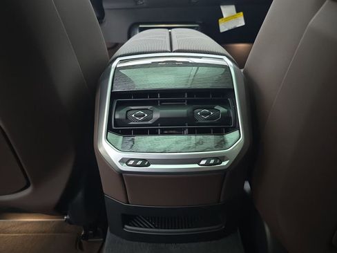 New 2026 BMW 750e xDrive 750e xDrive w/ Premium Package image 25