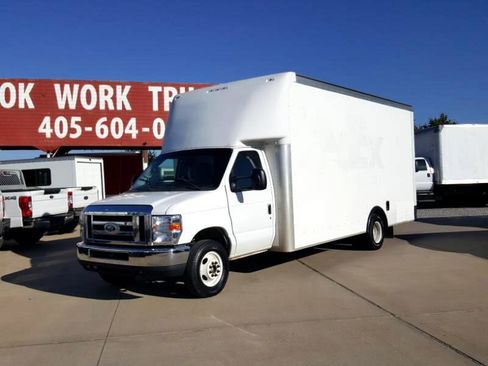 Used 2016 Ford E-450 and Econoline 450 Super Duty image 3