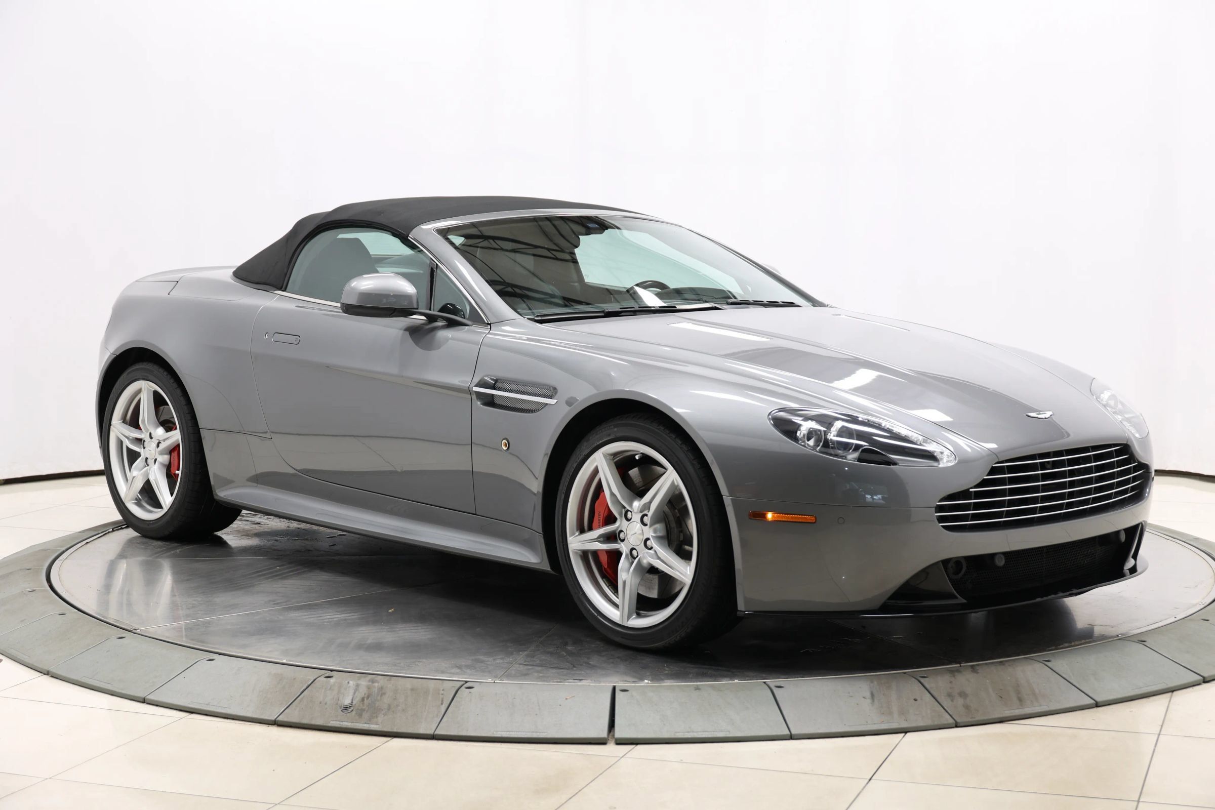 Used 2016 Aston Martin V8 Vantage S RWD image 75