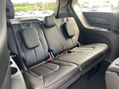 New 2026 Chrysler Pacifica Select FWD image 12