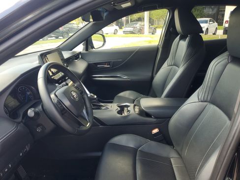 Used 2021 Toyota Venza XLE w/ Softex Package image 16