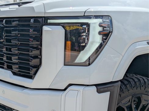 New 2025 GMC Sierra 2500 Denali w/ Denali Reserve Package image 3